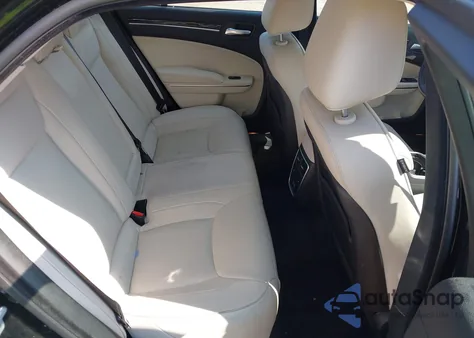 2018 Chrysler 300 Limited Awd z USA, uszkodzony, nr VIN 2C3CCAKG7JH231645